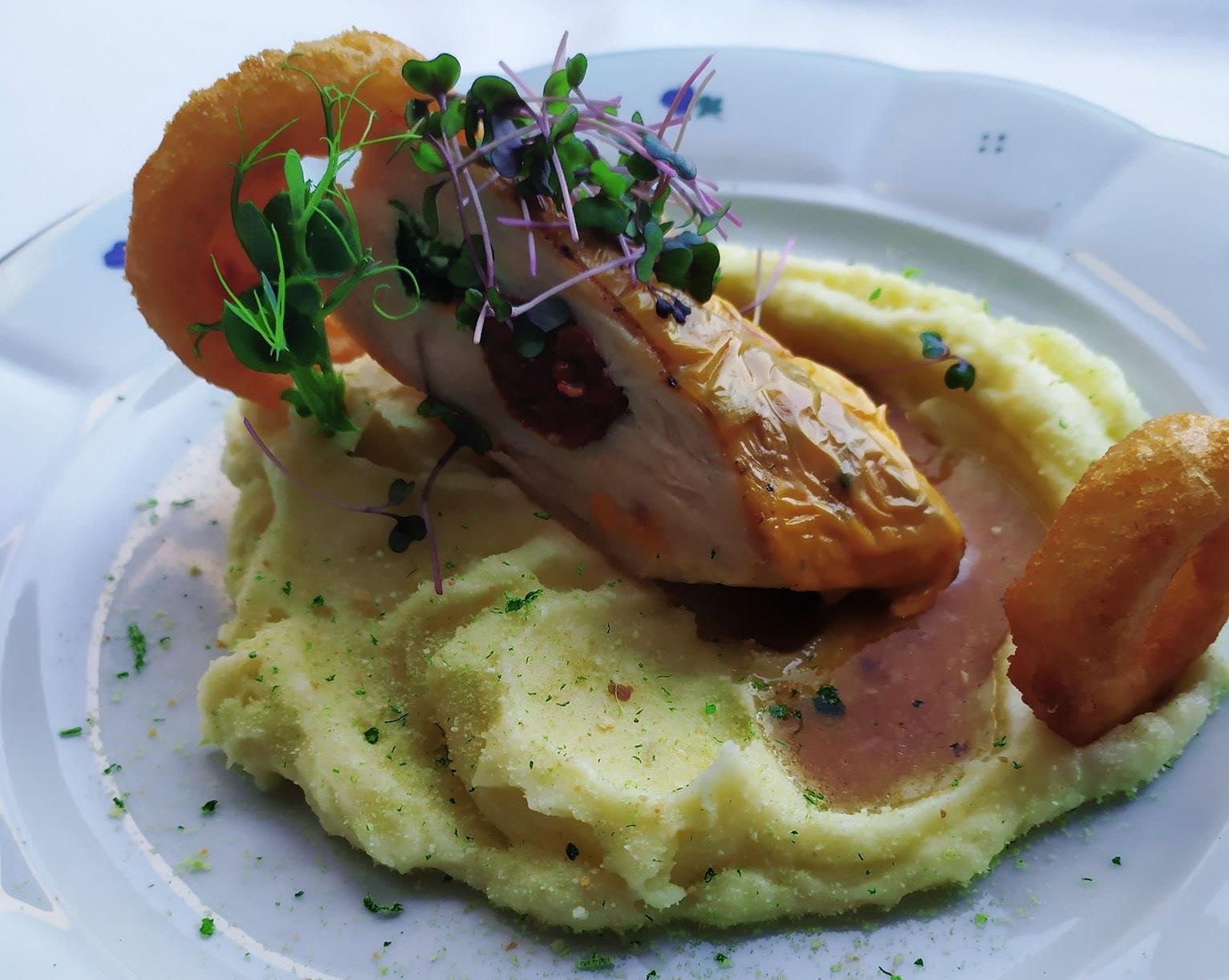 Kuřecí steak plněný sušeným rajčatem a mikrobylinkami